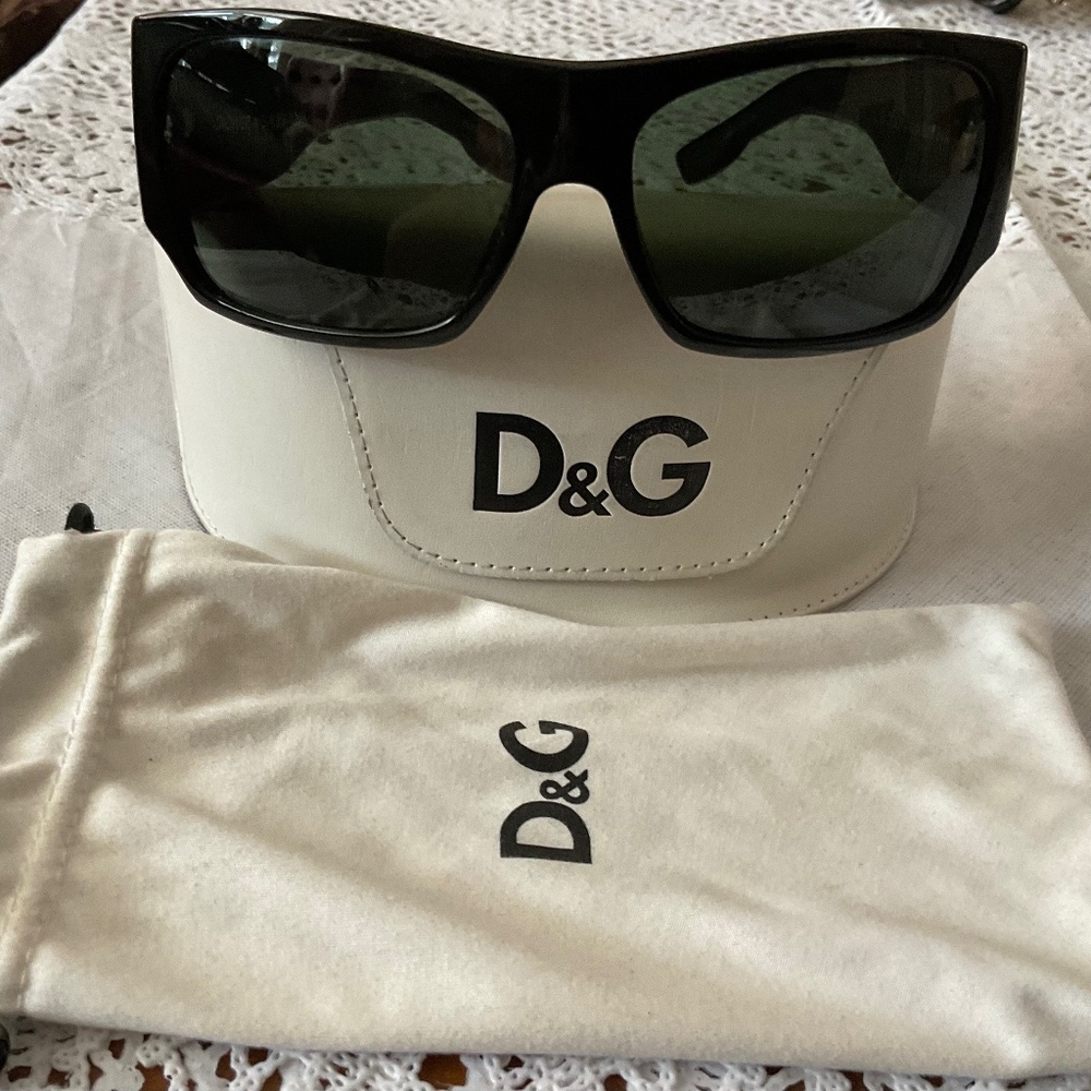 D&G women sunglasses black